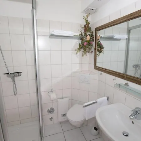 7-9, Marienstr, Sehr Strandnah, Suedbalkon Mit Kleinem Seeblick, 2 Zi *